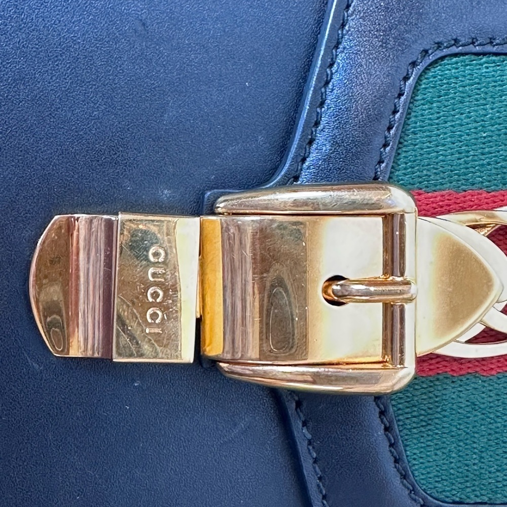 Authentic Gucci Silvia Shoulder Black Bag - Picture 3 of 13